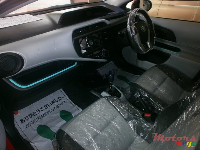 2013' Toyota Prius c Aqua photo #4