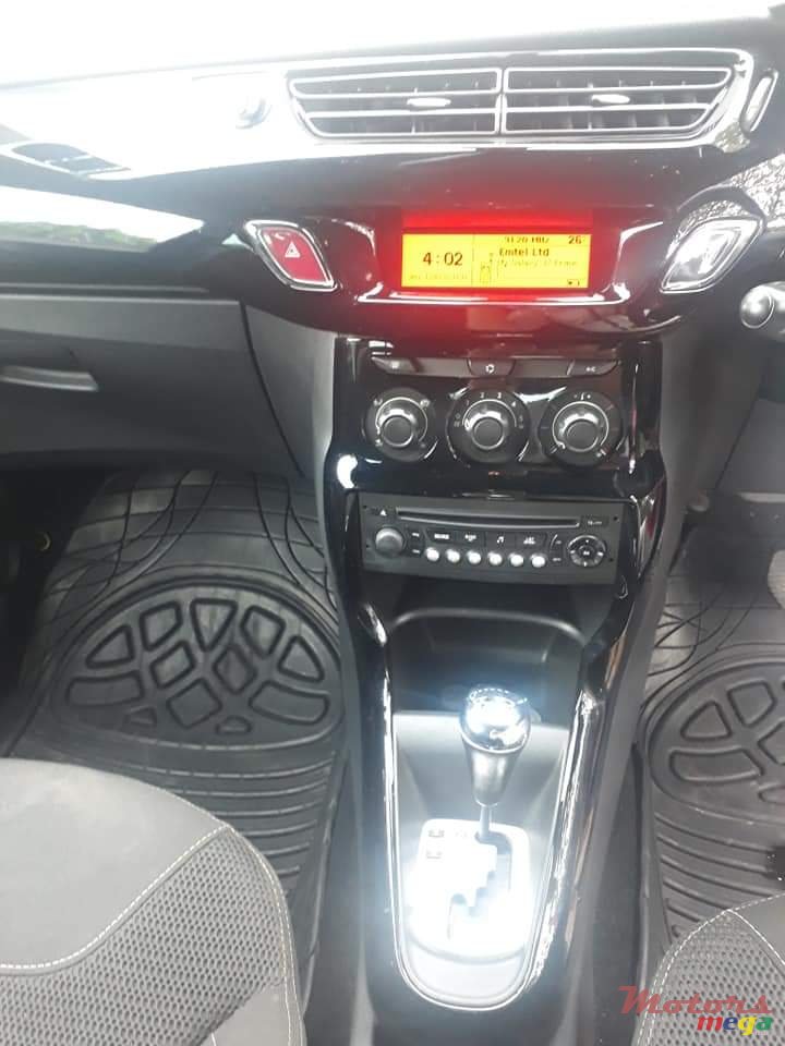 2011' Citroen DS3 photo #2