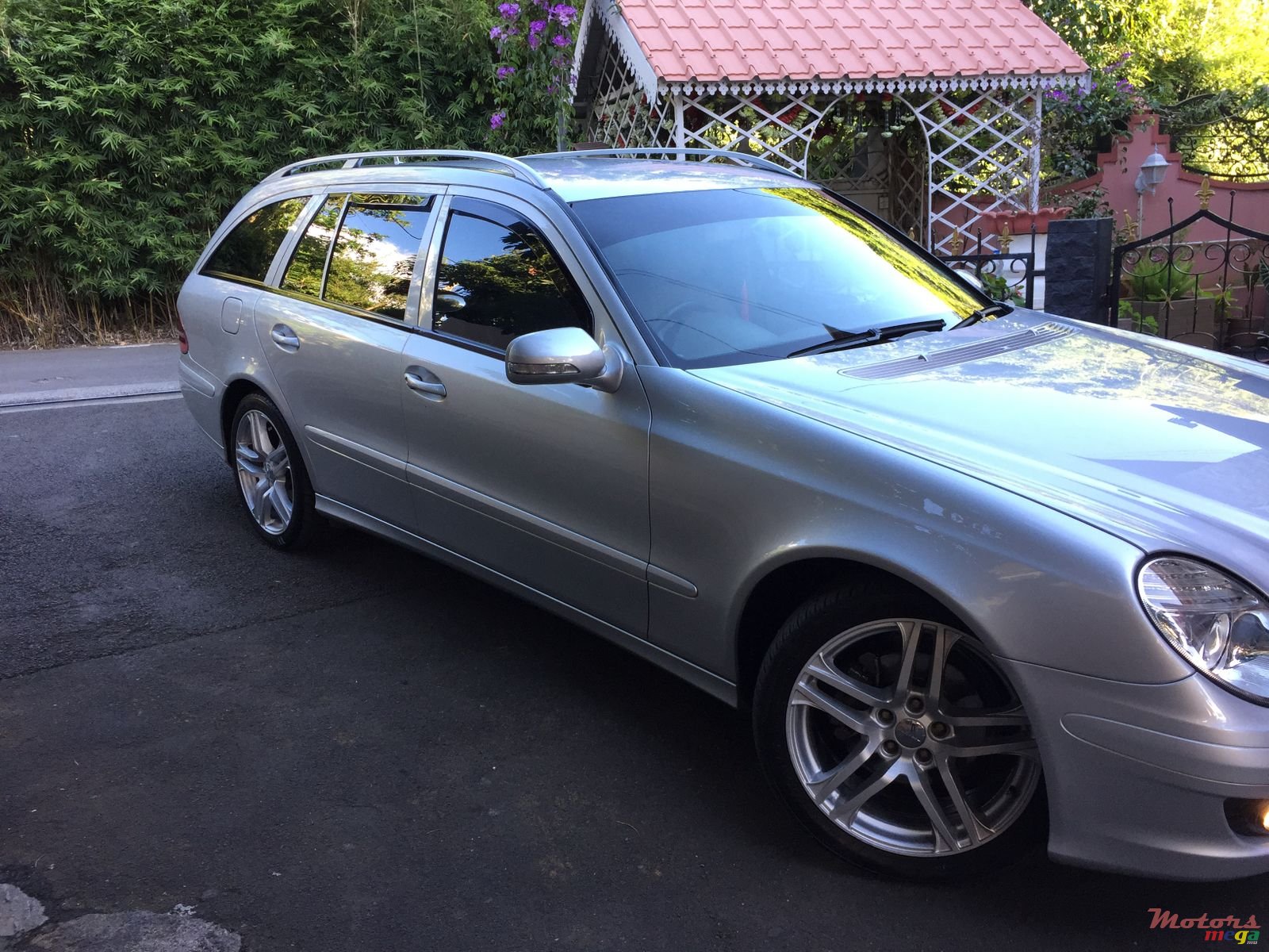 2008' Mercedes-Benz E-Class photo #2
