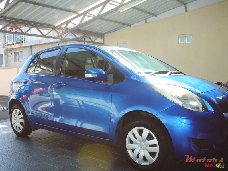 2009' Toyota Vitz photo #4