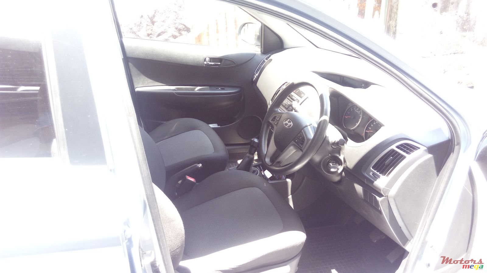 2012' Hyundai i20 2 version photo #4