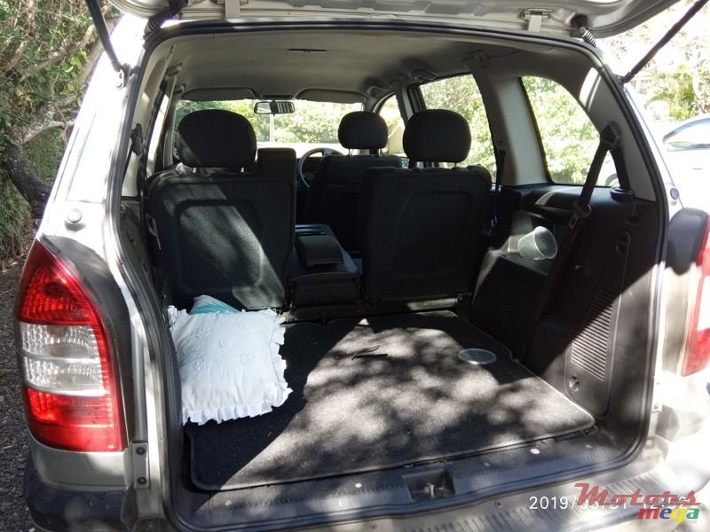 2005' Opel Zafira Life photo #4