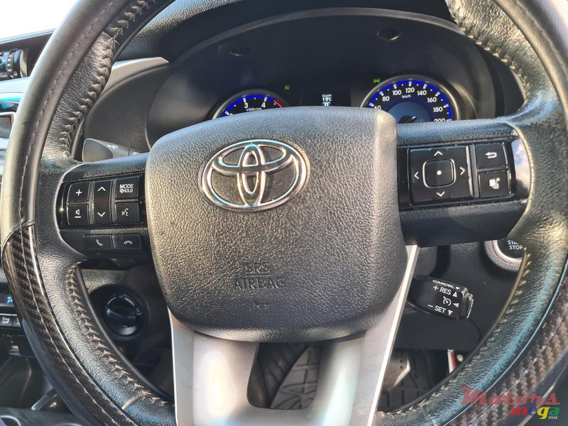 2015' Toyota Hilux Revo photo #5