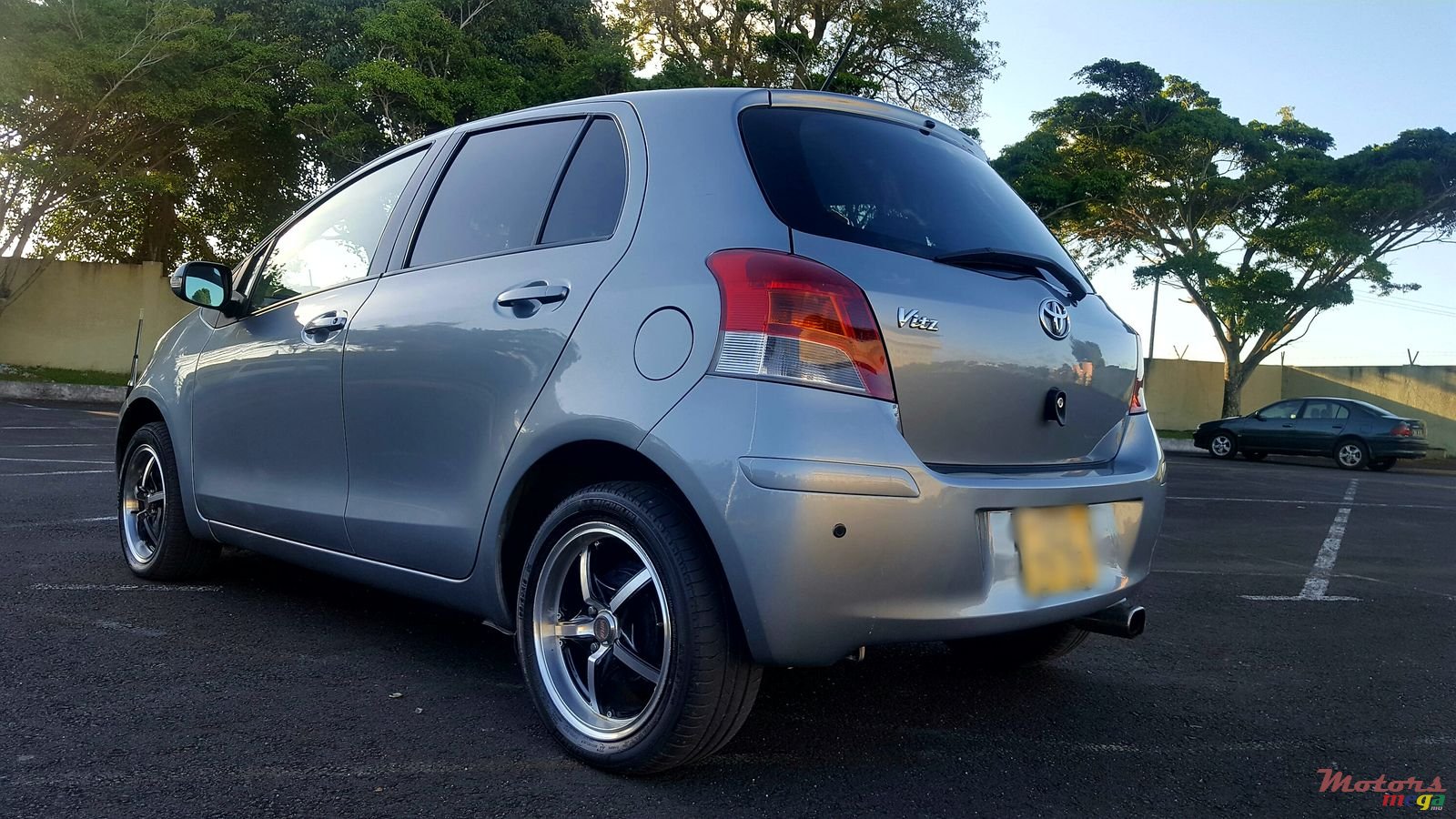 2009' Toyota Vitz photo #5