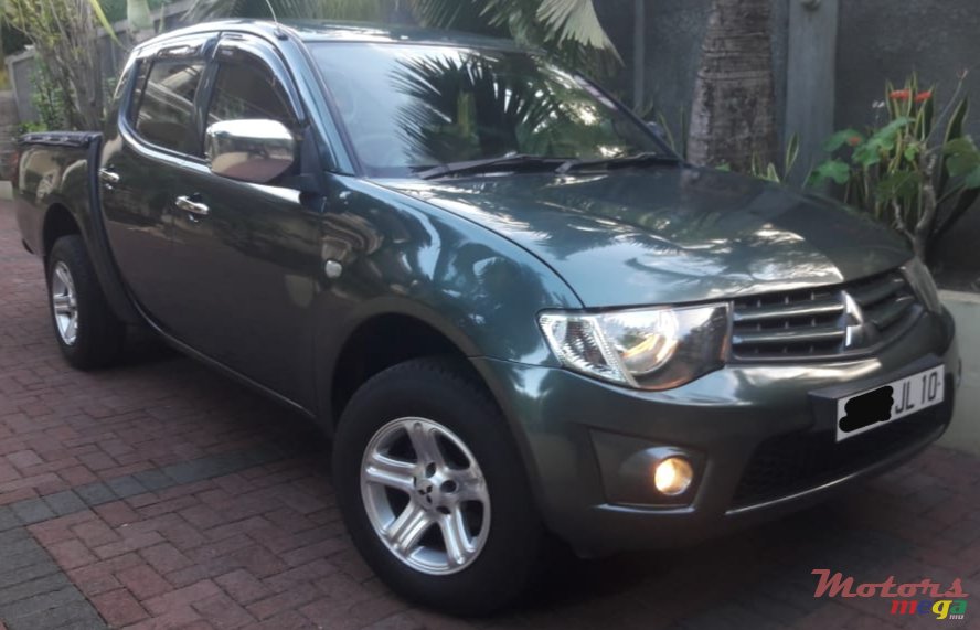 2010' Mitsubishi L 200 original photo #3