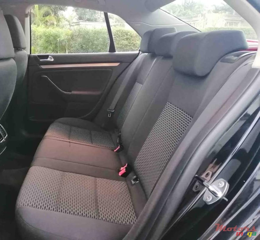 2012' Volkswagen Jetta photo #4