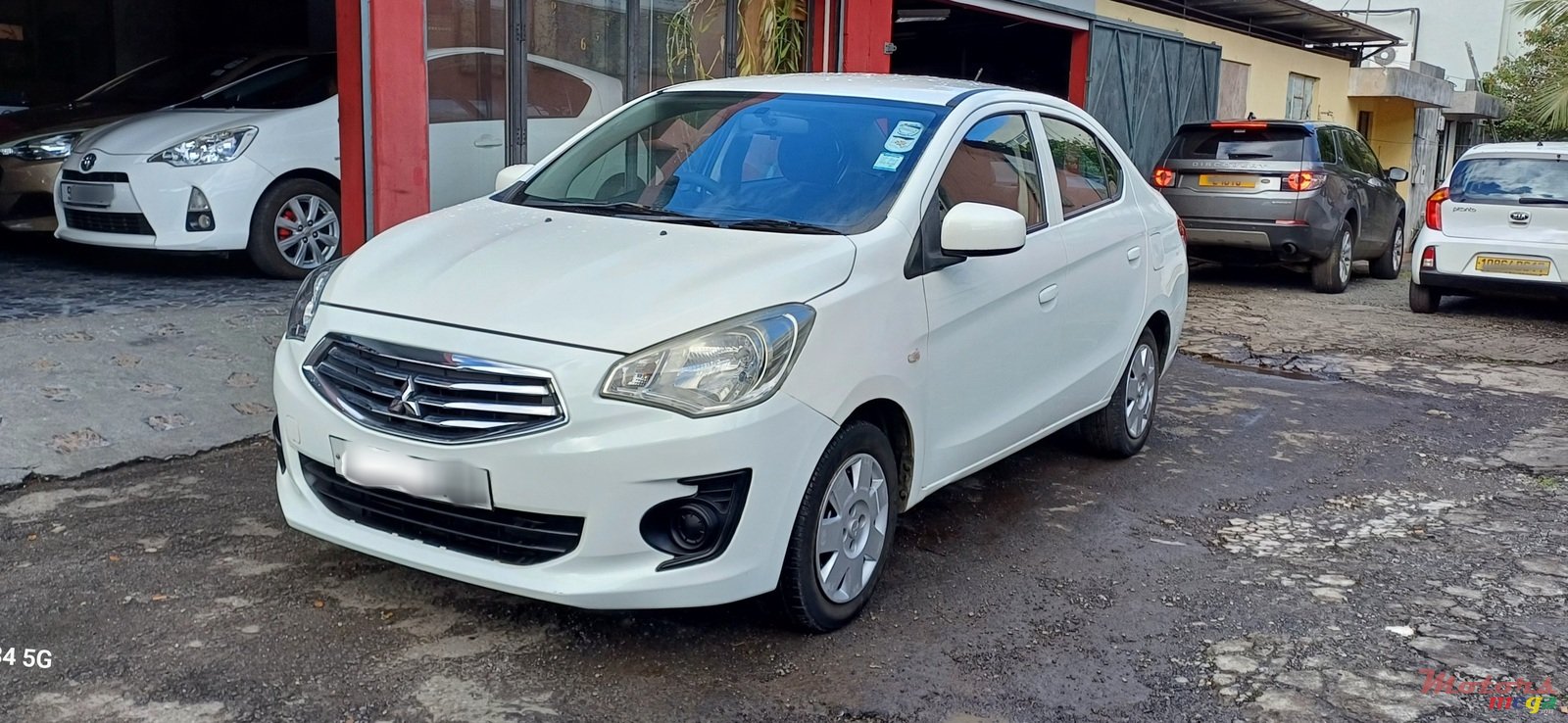 2015' Mitsubishi Attrage photo #2