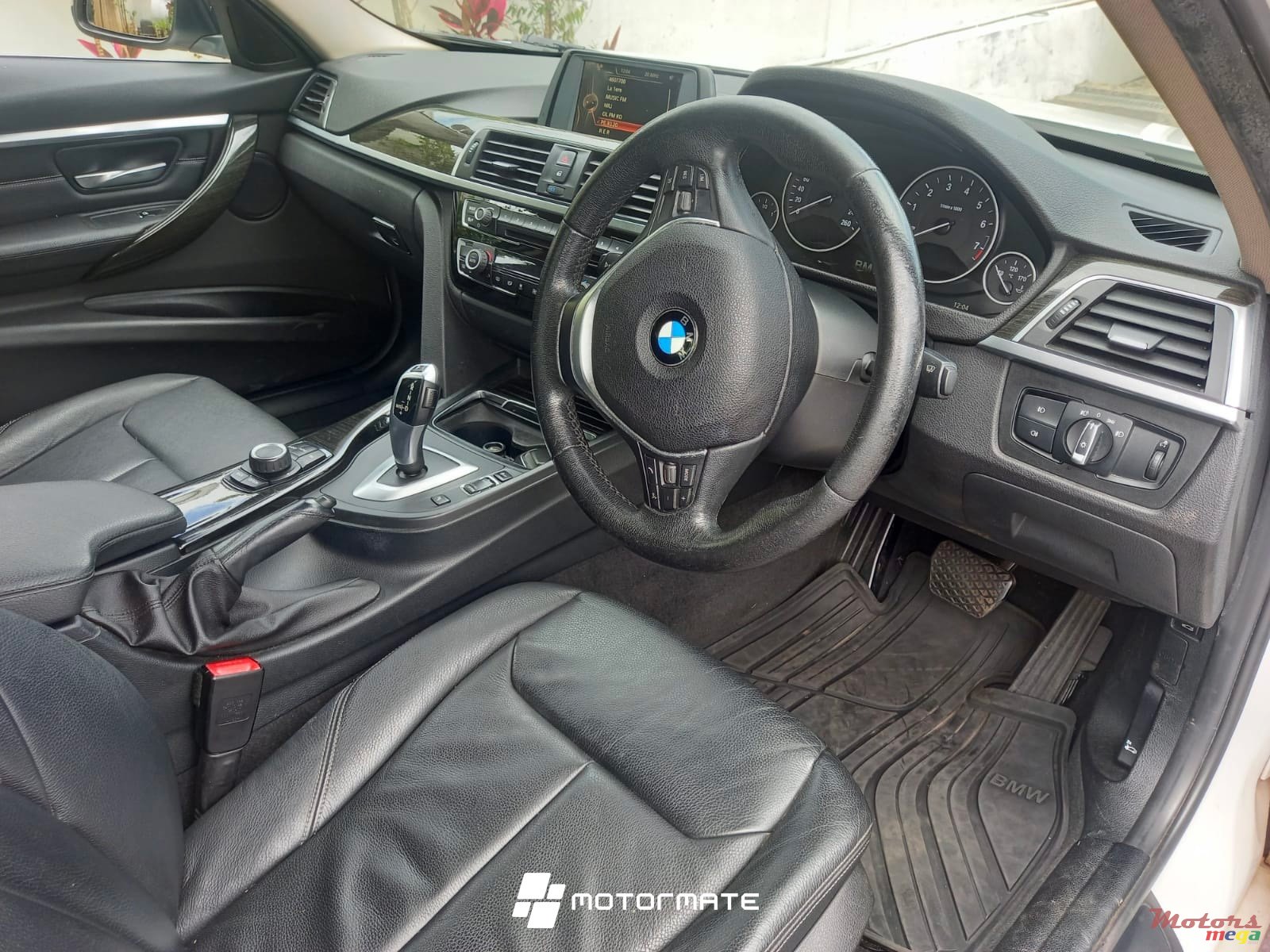 2017' BMW 3 Series photo #5