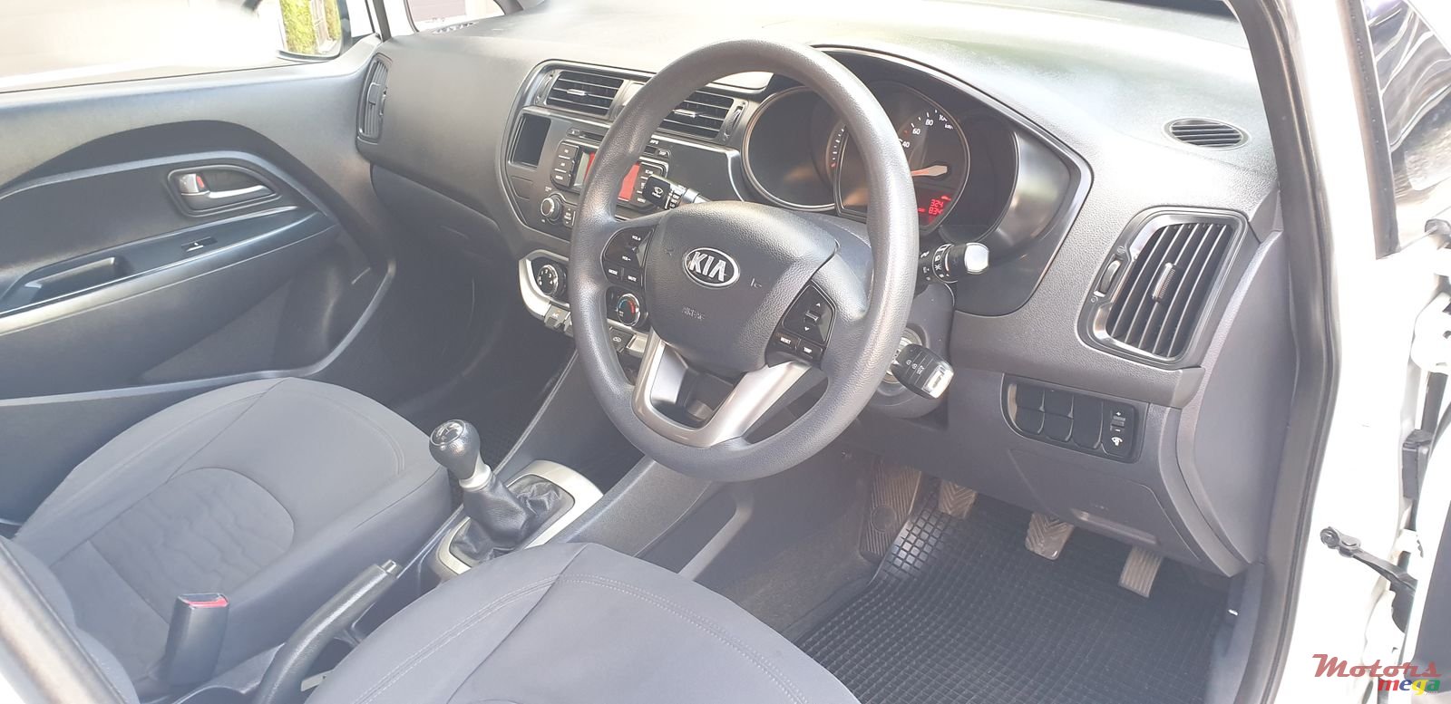 2014' Kia Rio photo #5
