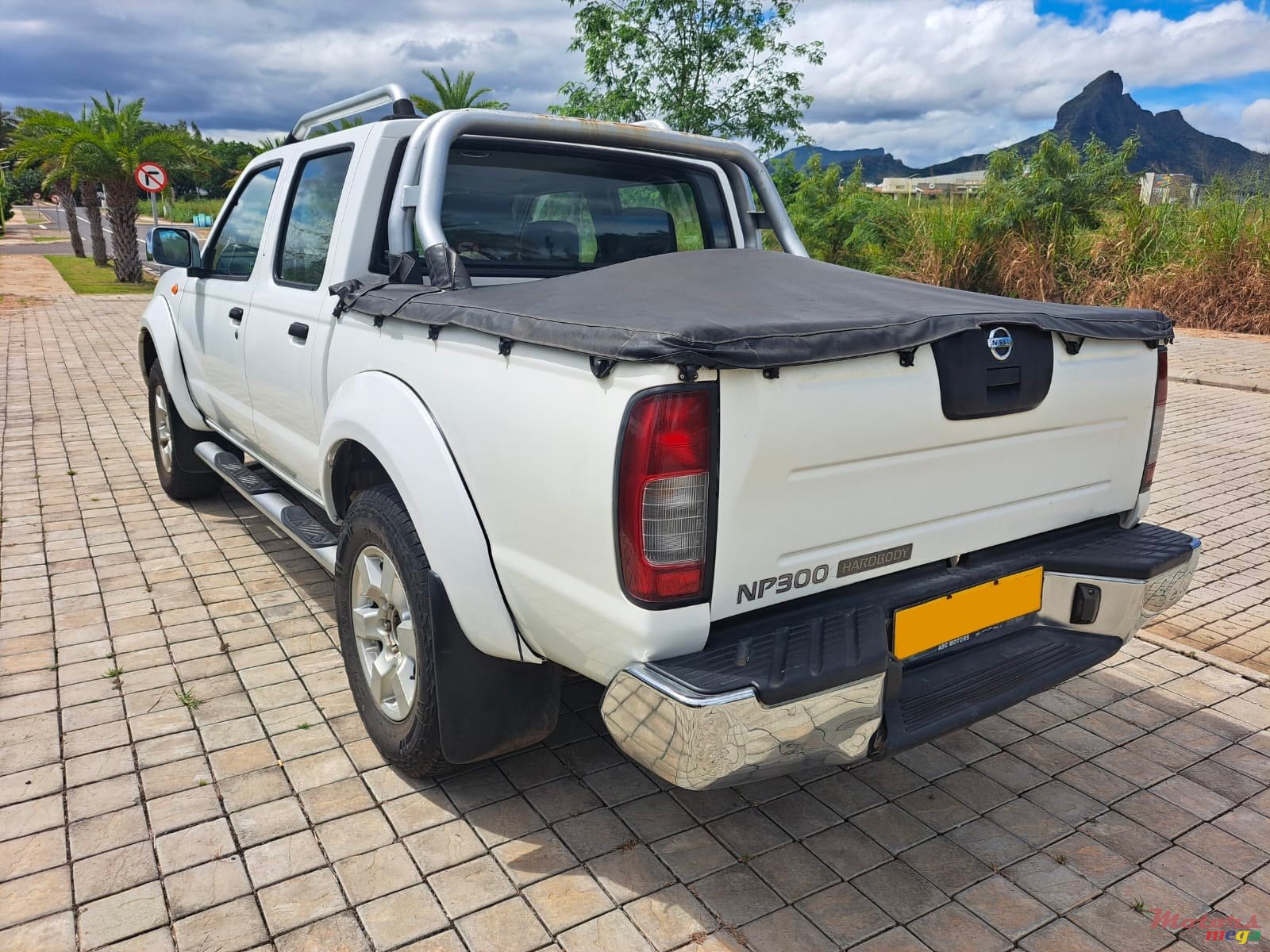 2015' Nissan Hardbody photo #3