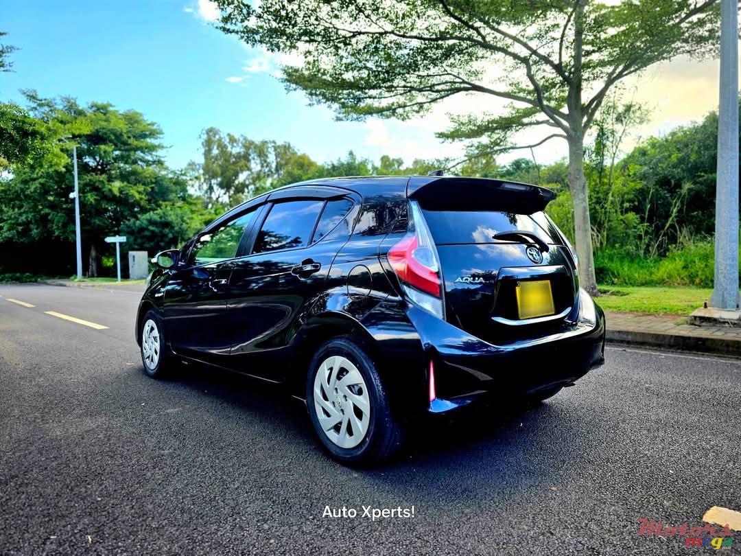 2017' Toyota Aqua photo #3