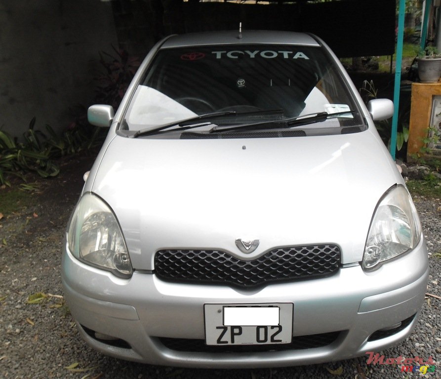 2002' Toyota Vitz photo #3
