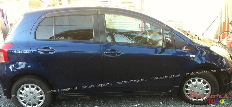 2005' Toyota Vitz photo #1