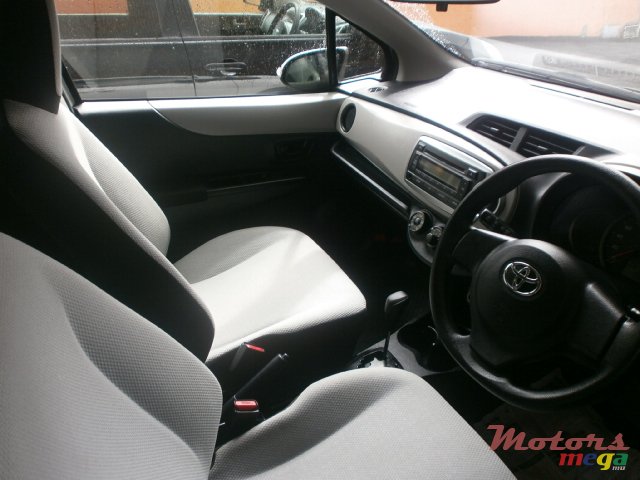 2013' Toyota Vitz Japan photo #6