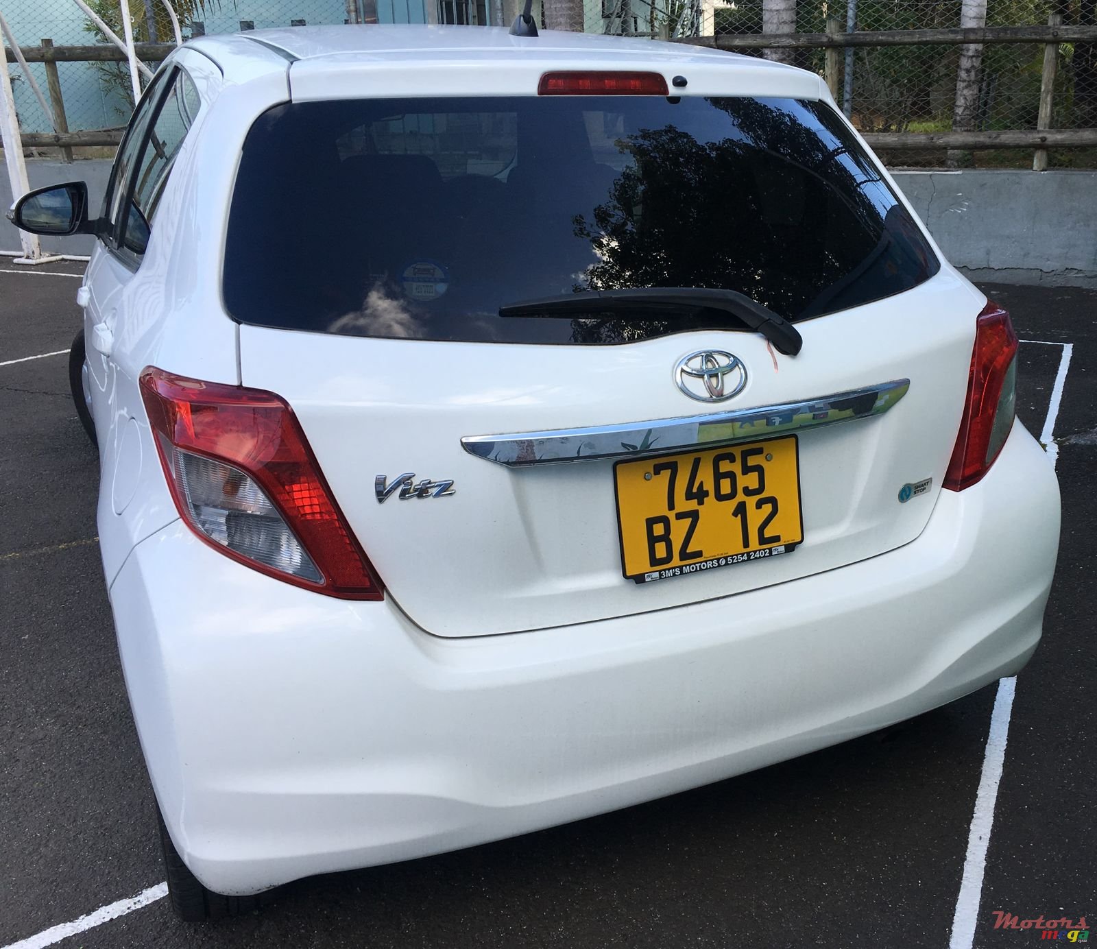 2012' Toyota Vitz photo #3