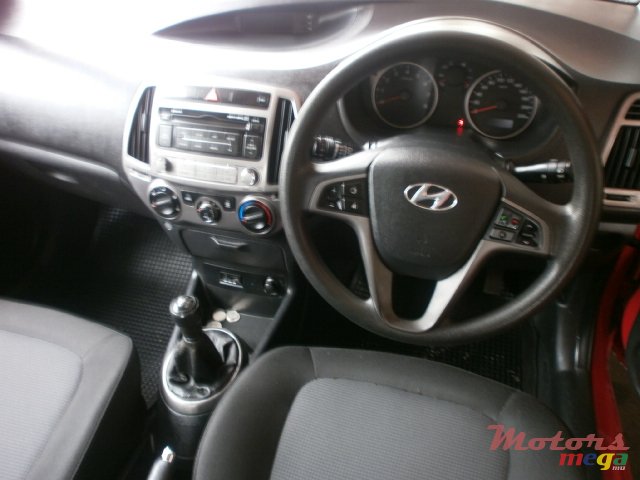 2013' Hyundai I-20 photo #3