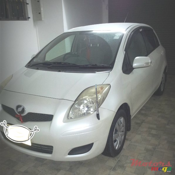 2008' Toyota Vitz photo #1