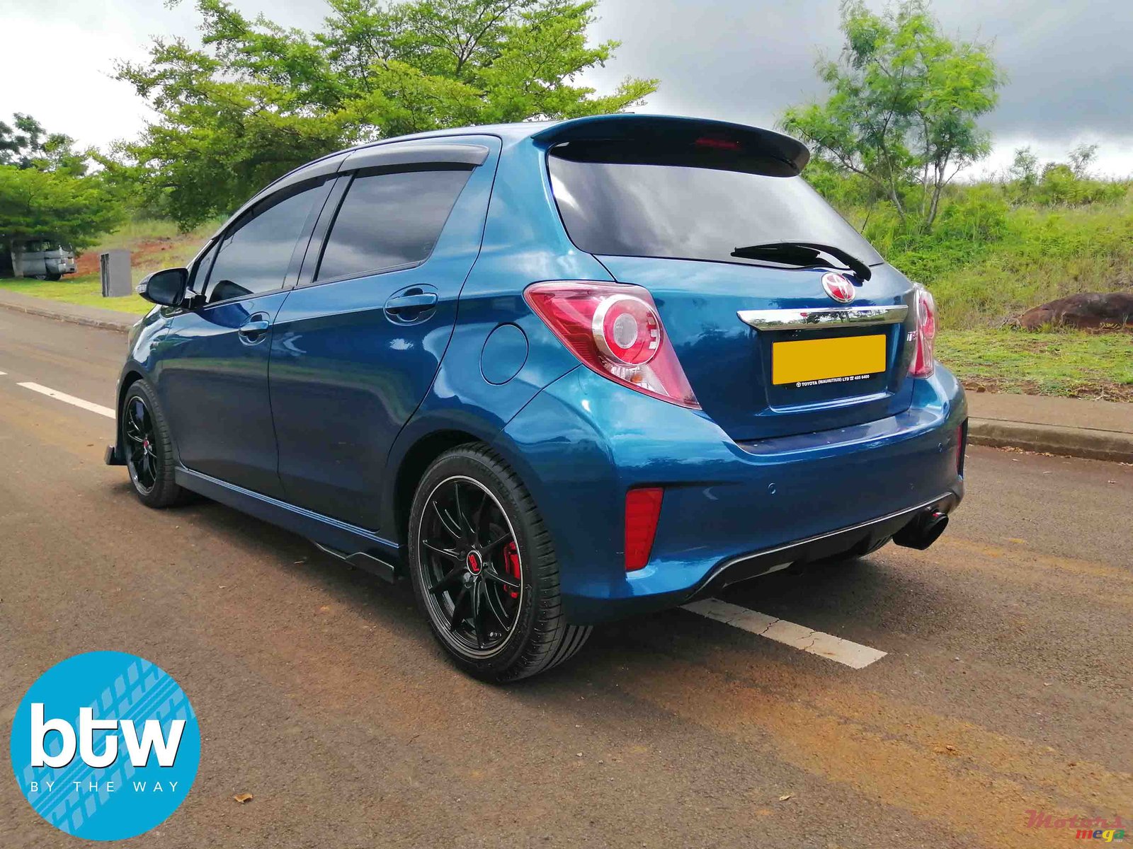 2013' Toyota Vitz photo #4