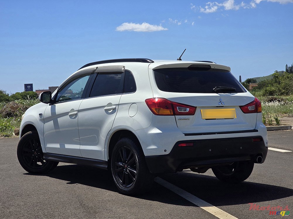 2012' Mitsubishi ASX photo #3