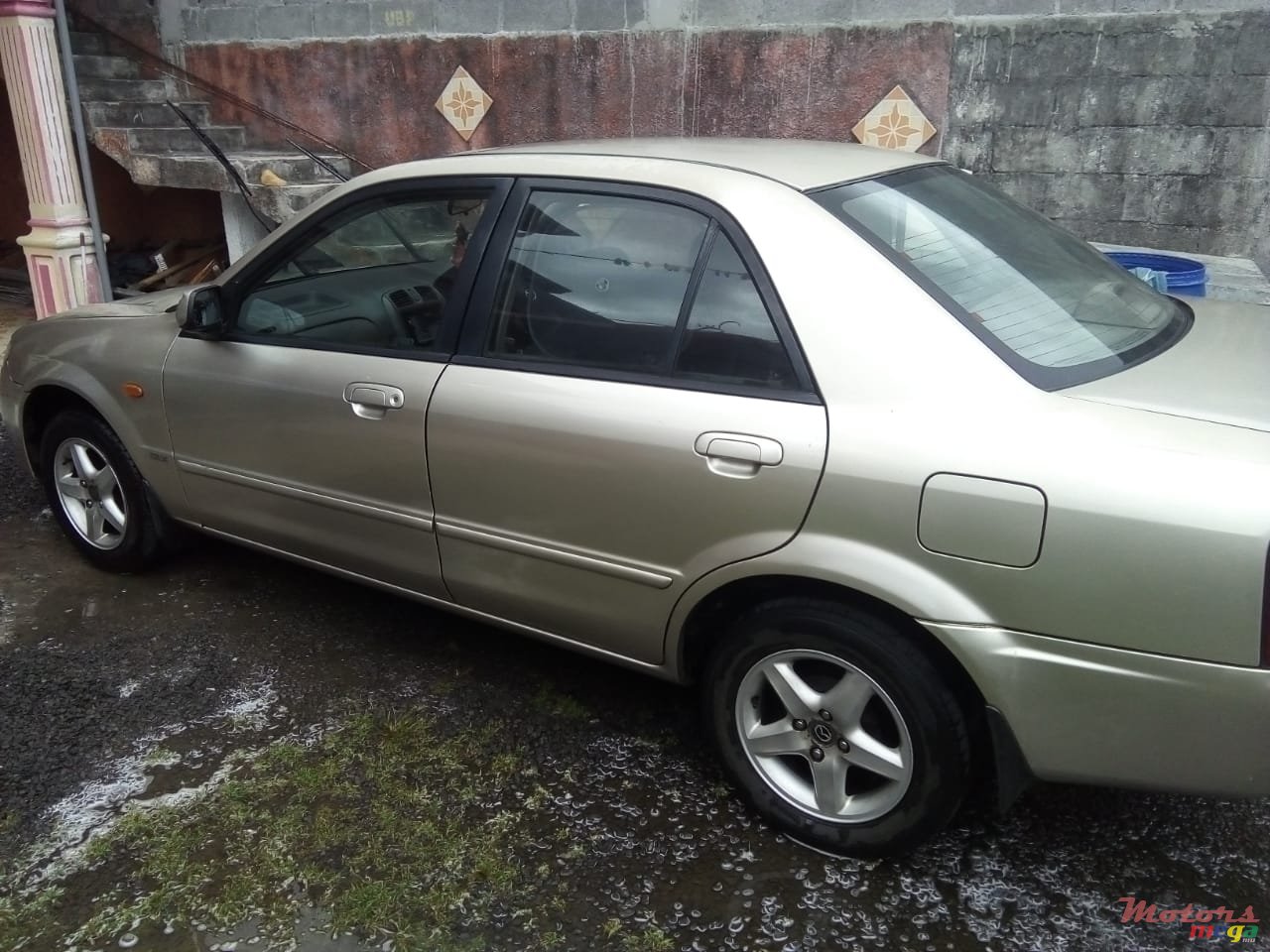 2002' Mazda 323 No modifications photo #3