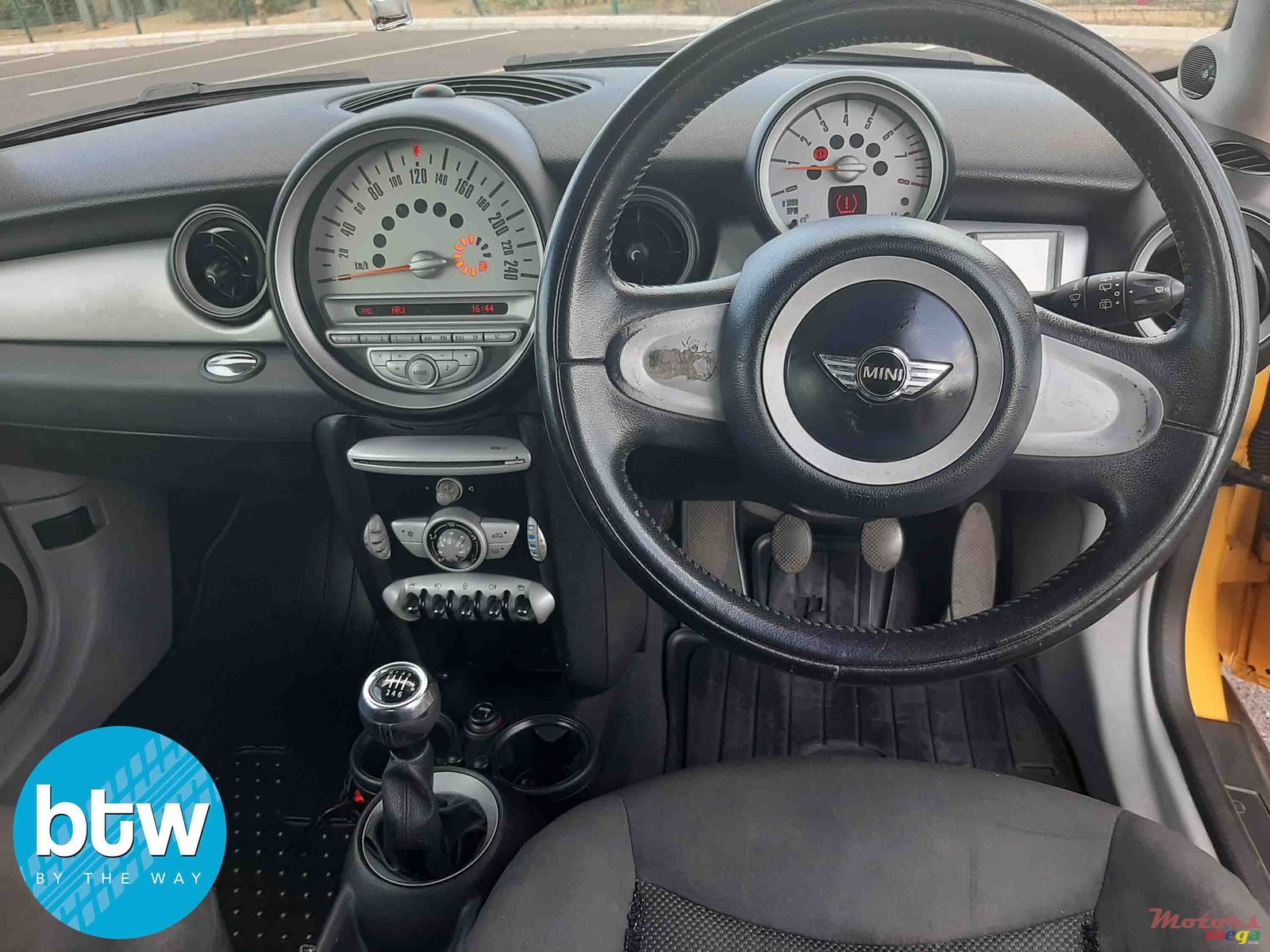 2010' MINI Cooper photo #6