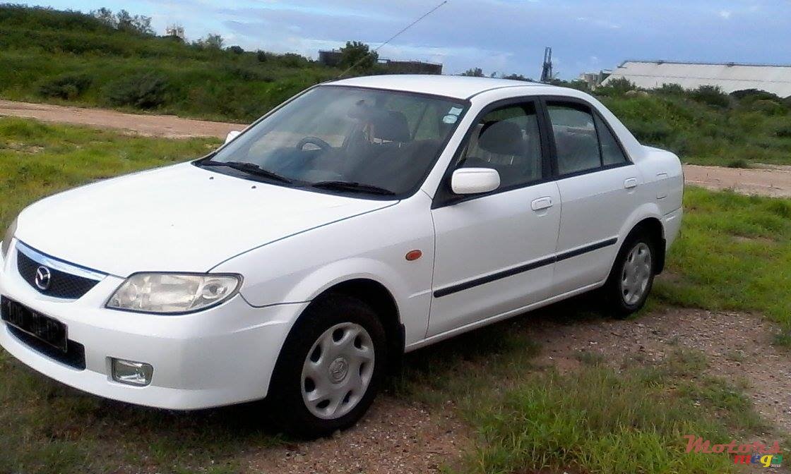 2002' Mazda 323 photo #2