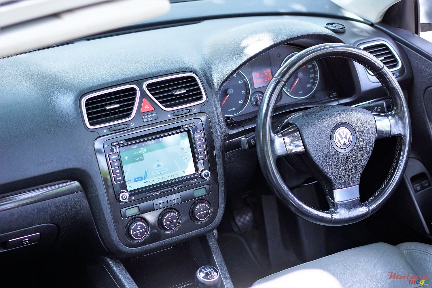 2008' Volkswagen Eos photo #4