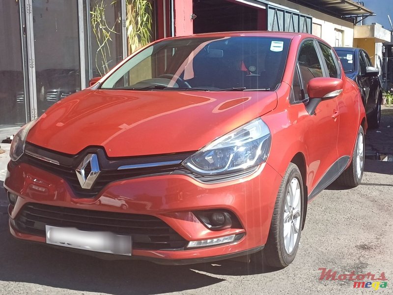 2019' Renault Clio photo #2