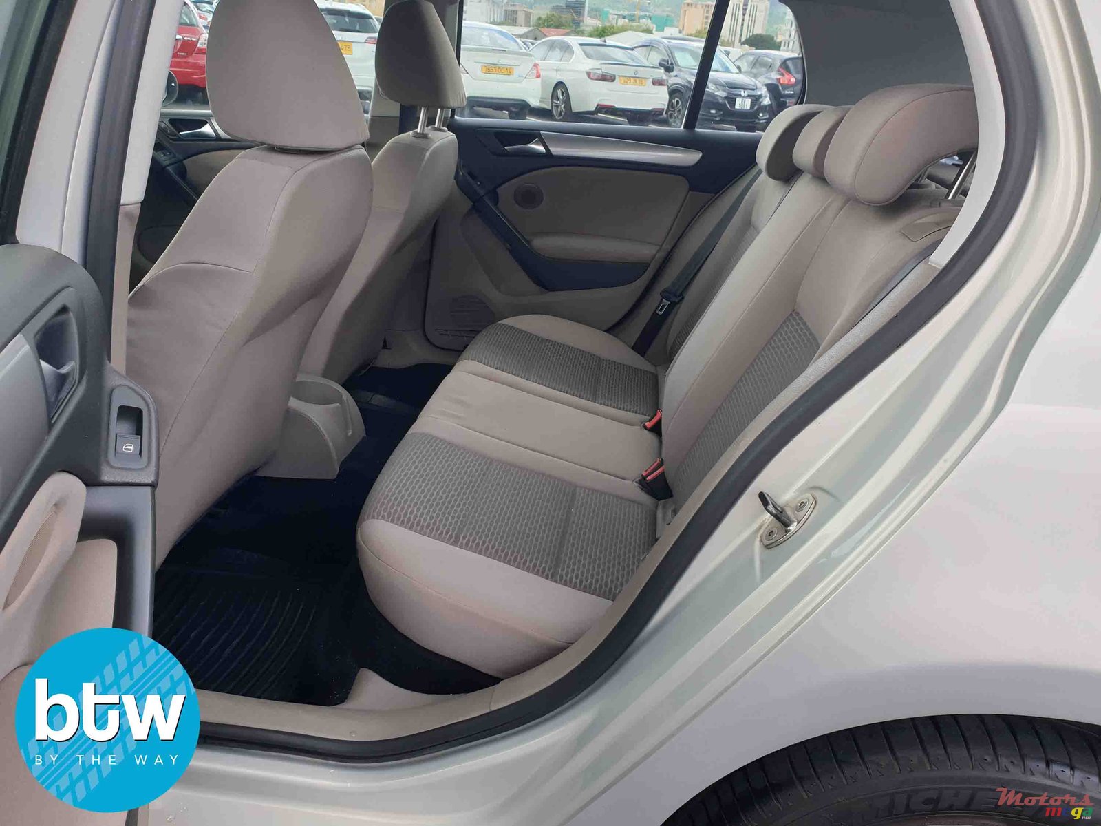 2009' Volkswagen Golf photo #3