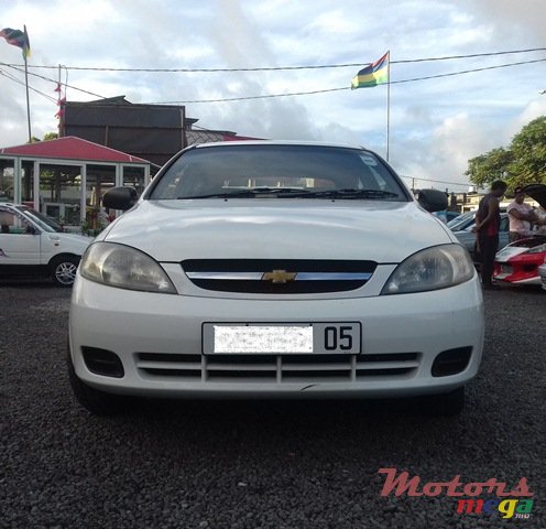 2005' Chevrolet Optra photo #2