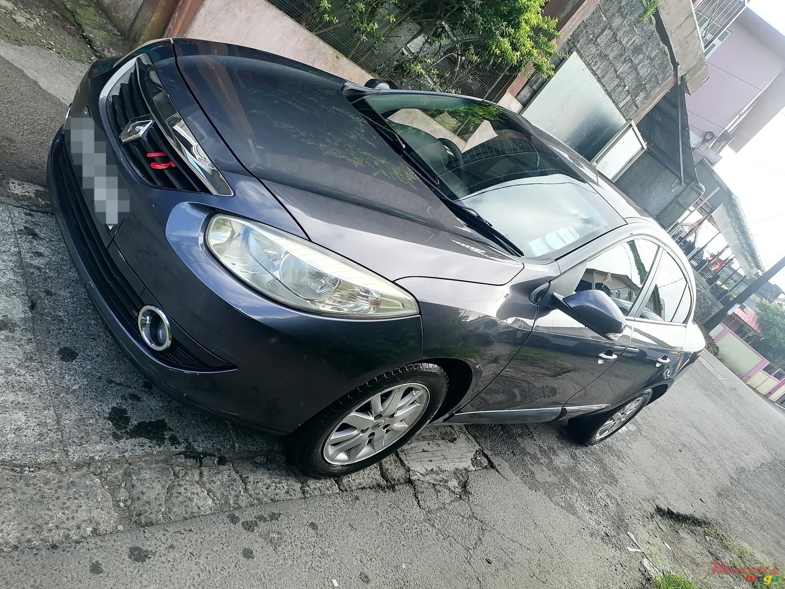 2011' Renault Fluence photo #3