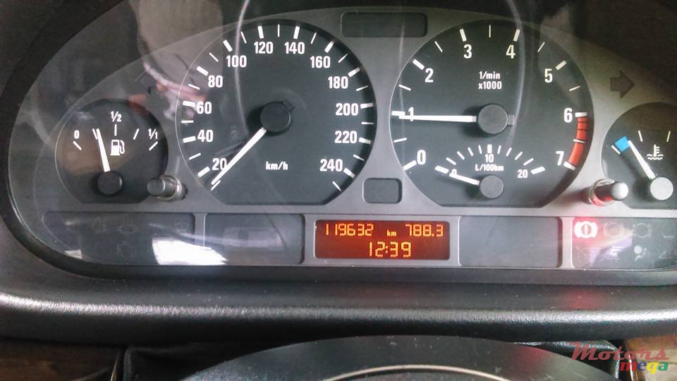 2001' BMW 318 photo #3