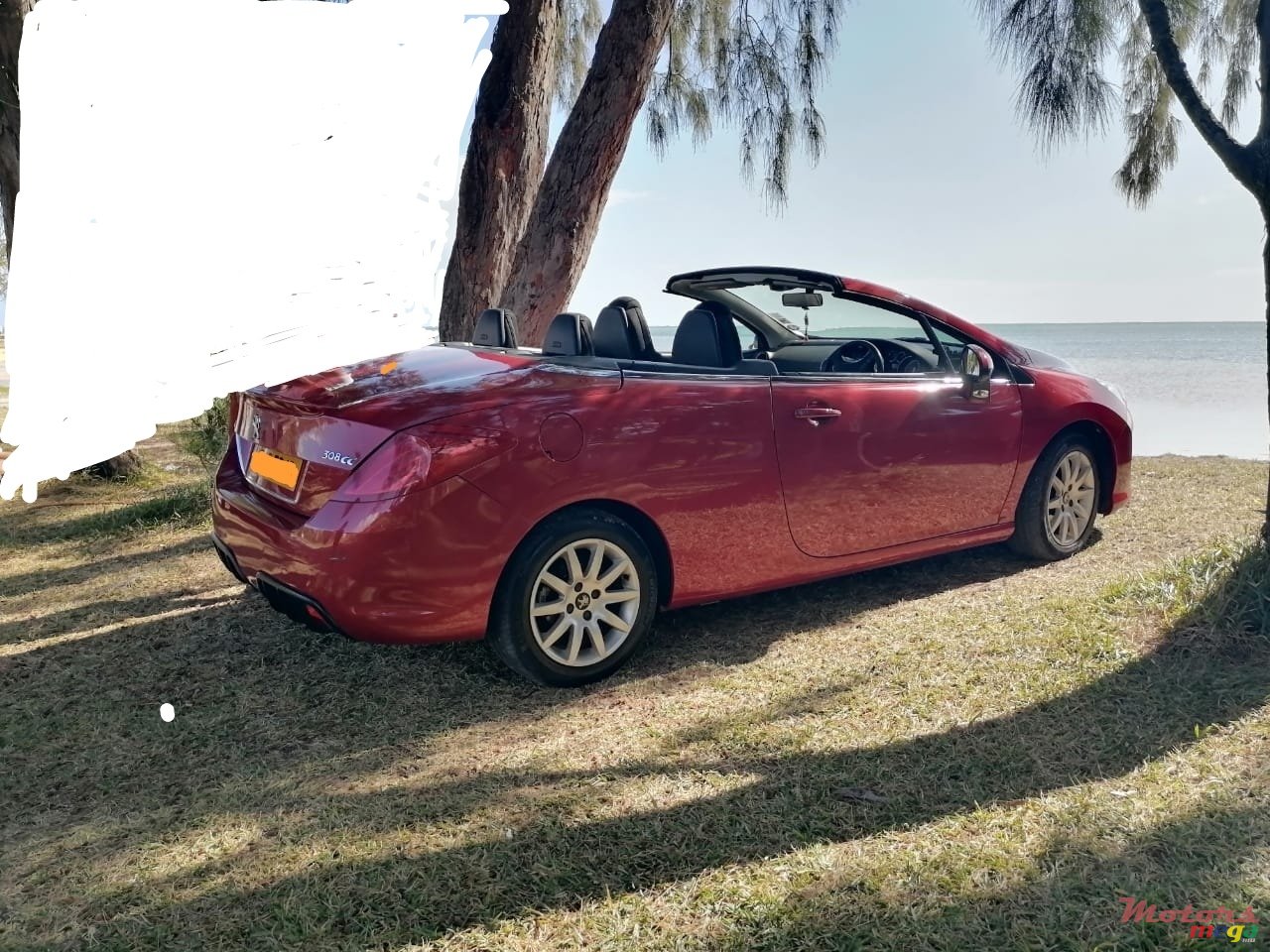 2012' Peugeot 308 Convertible Hardtop photo #2
