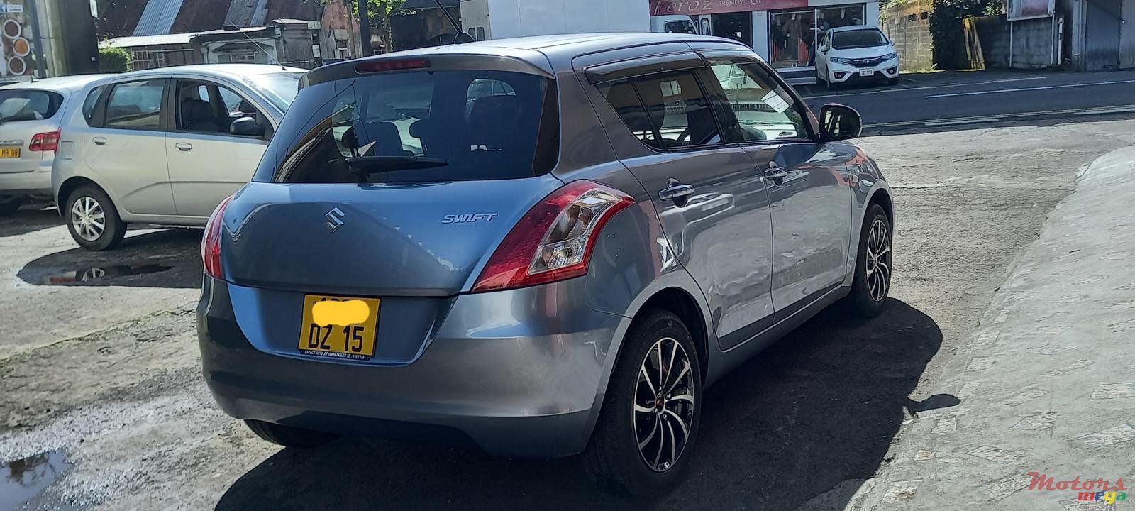 2015' Suzuki Swift photo #3