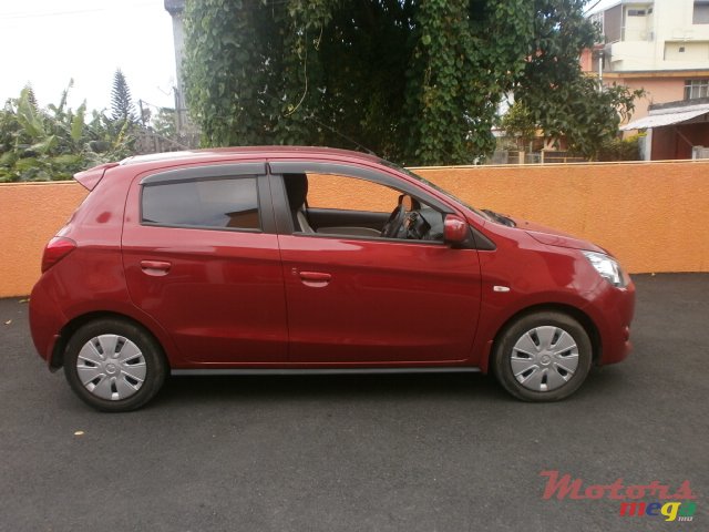 2012' Mitsubishi Mirage photo #3
