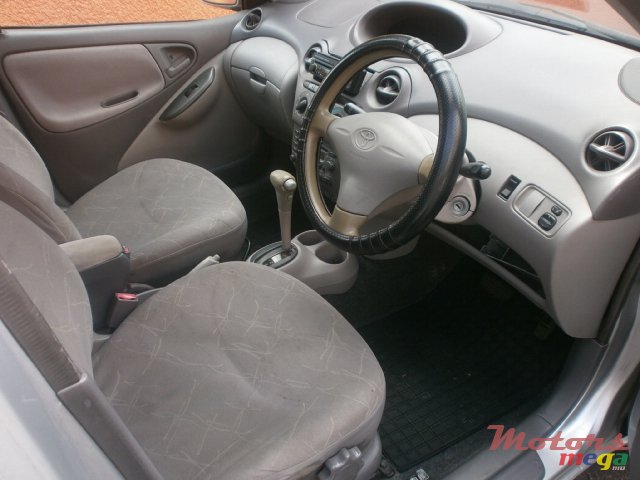 2000' Toyota platz photo #5