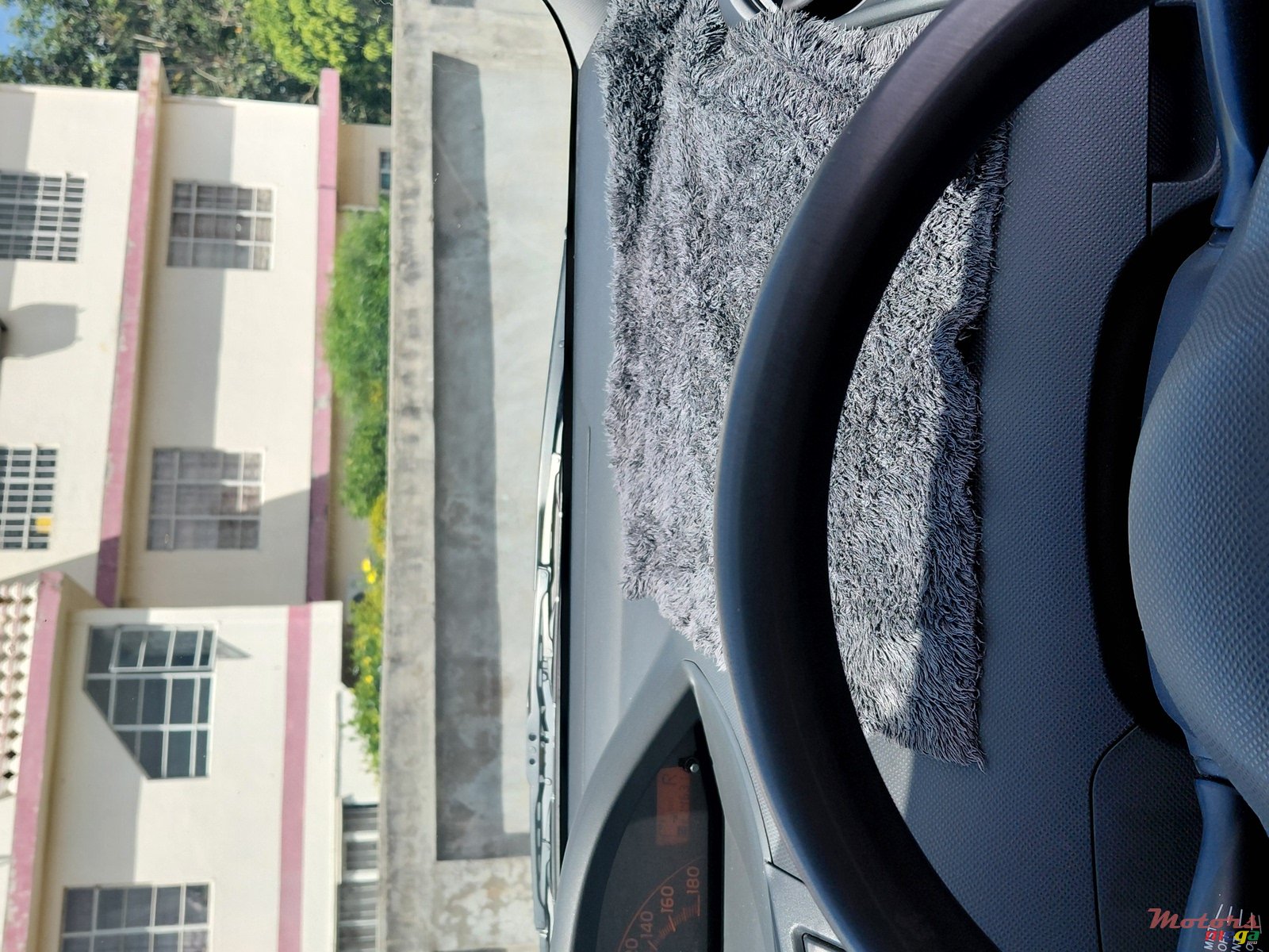 2010' Toyota Vitz photo #4