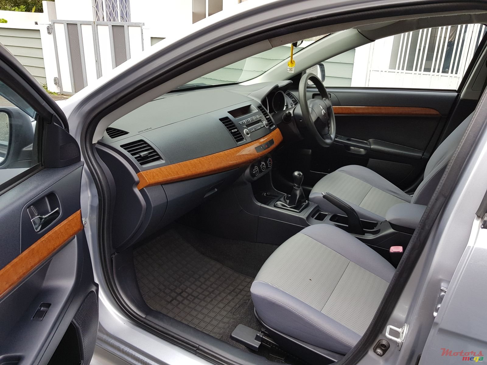 2012' Mitsubishi Lancer Ex photo #7