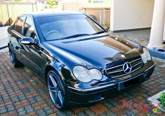 2002' Mercedes-Benz C-Class photo #3
