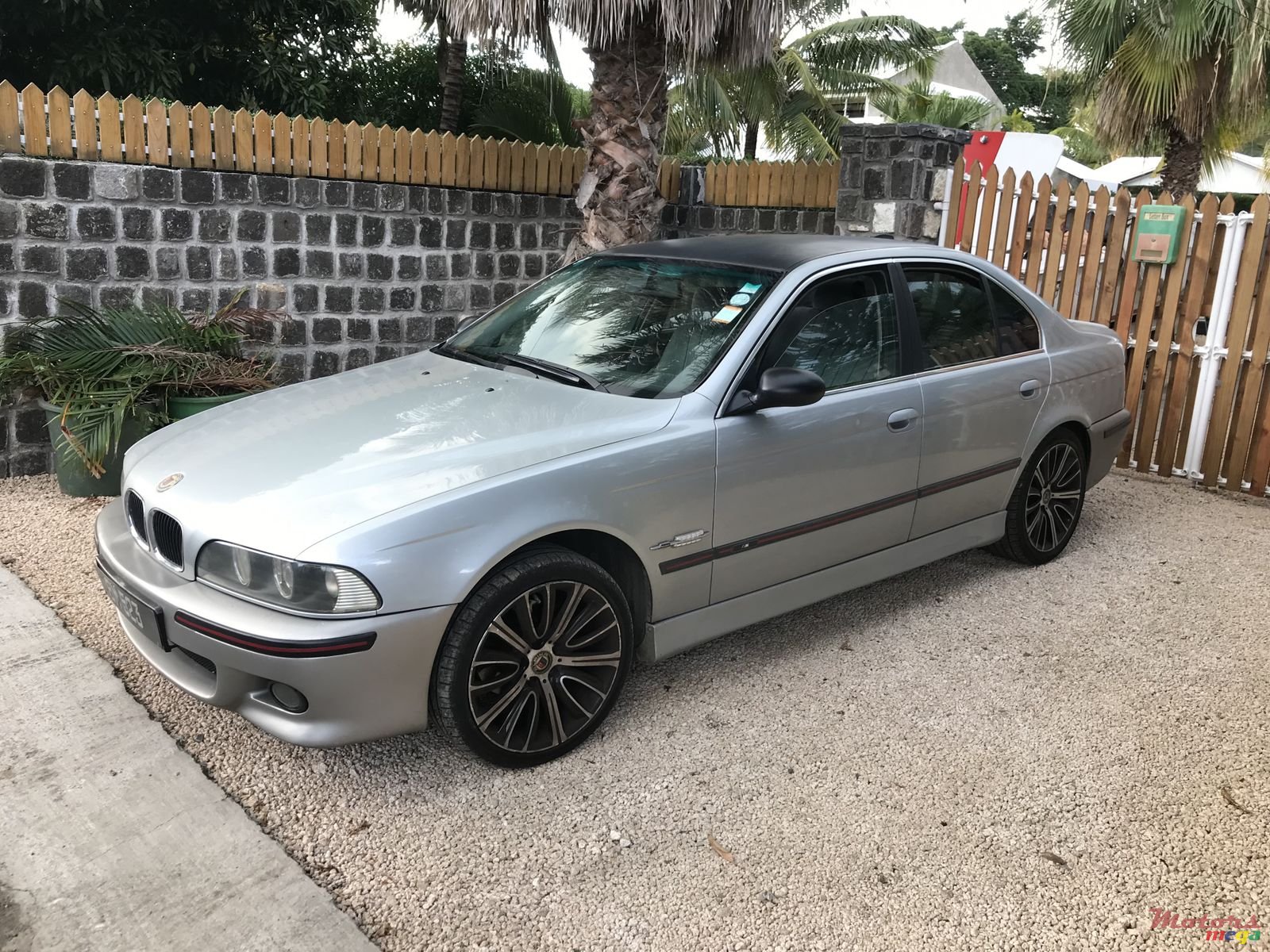 1999' BMW 523 photo #1