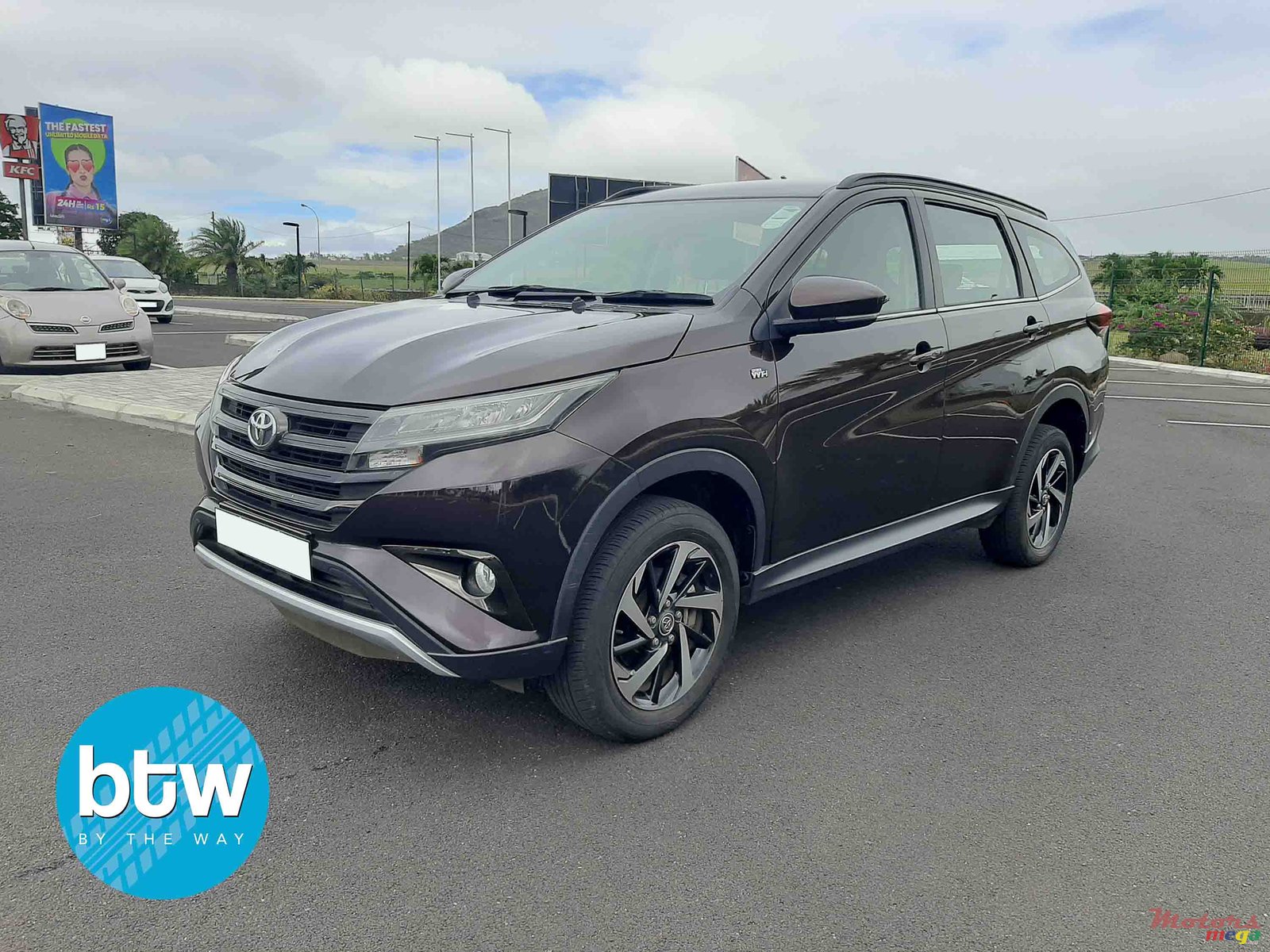 2018' Toyota photo #2