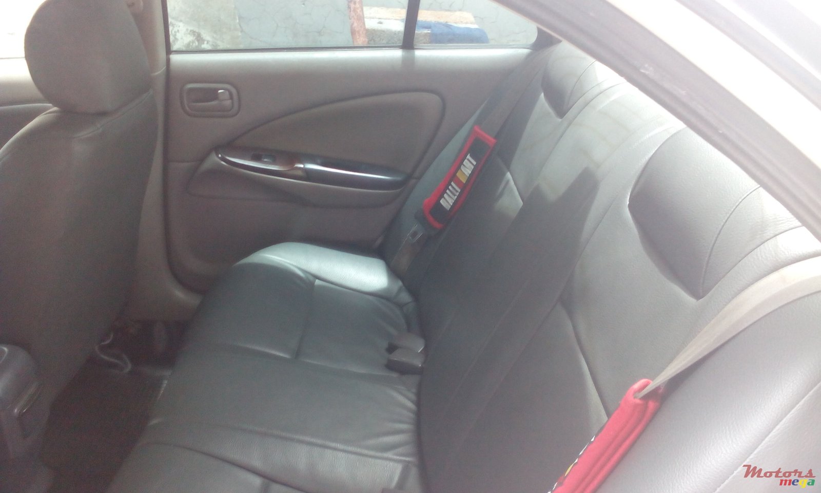 2001' Nissan Sunny photo #4