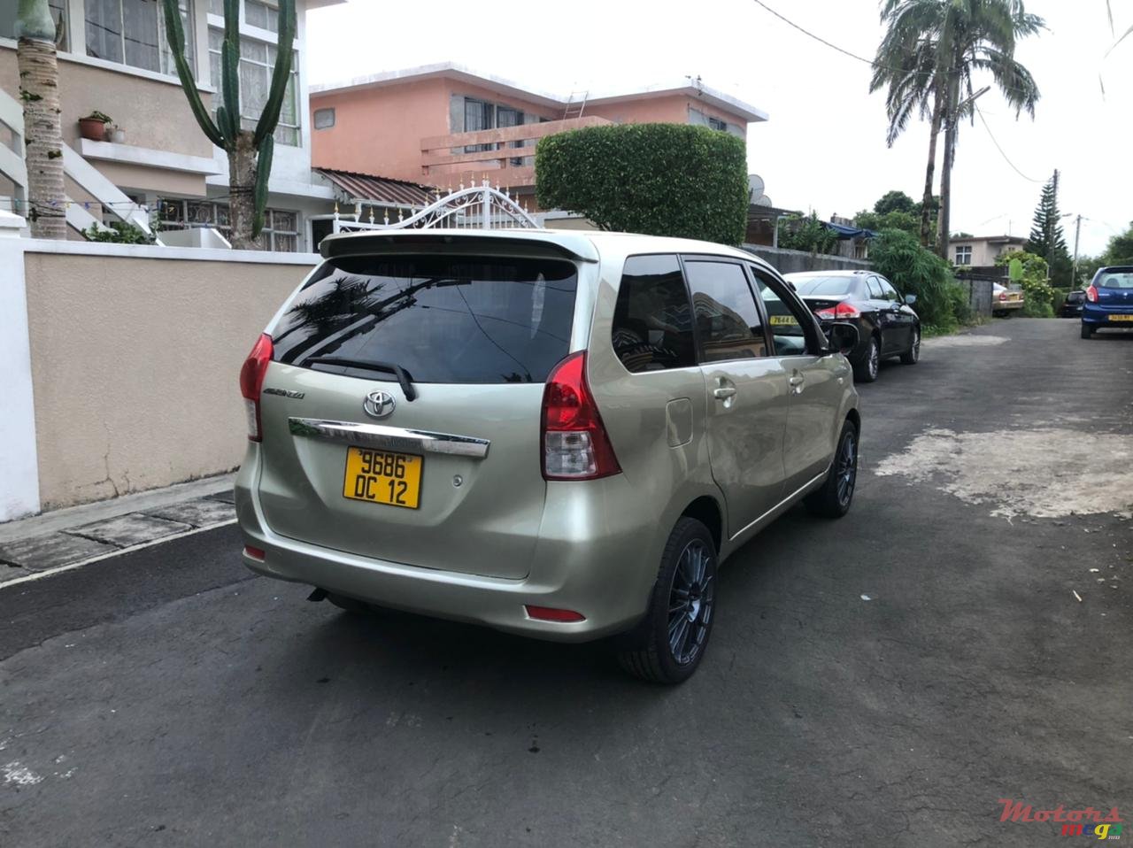 2012' Toyota Avanza photo #2