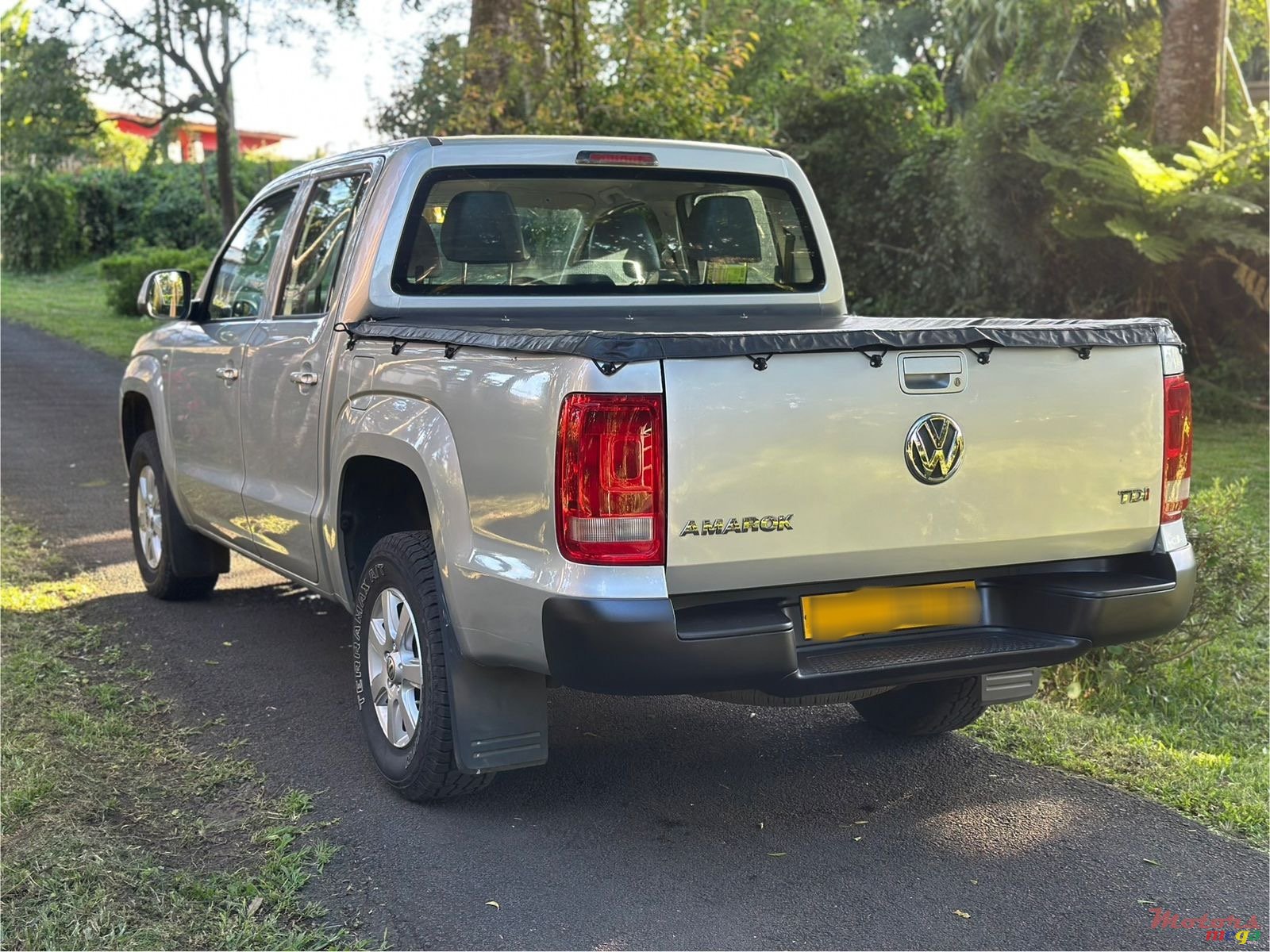 2017' Volkswagen Amarok 2x4 photo #3