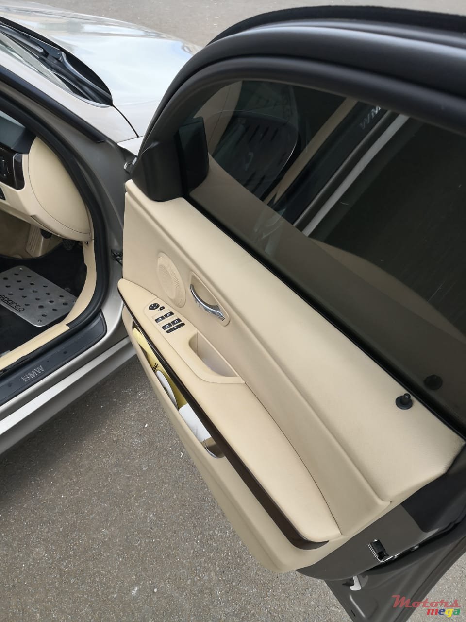 2011' BMW 3 Series None photo #3