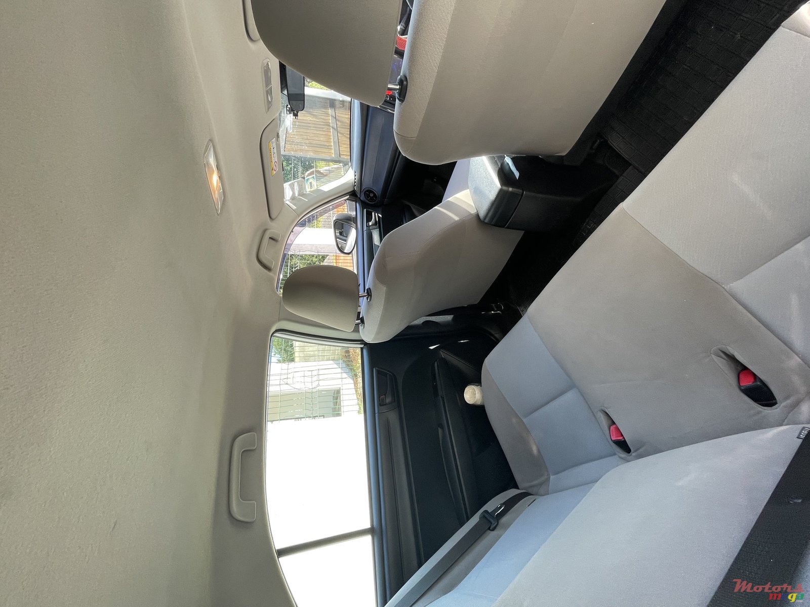 2017' Toyota Corolla Axio photo #6