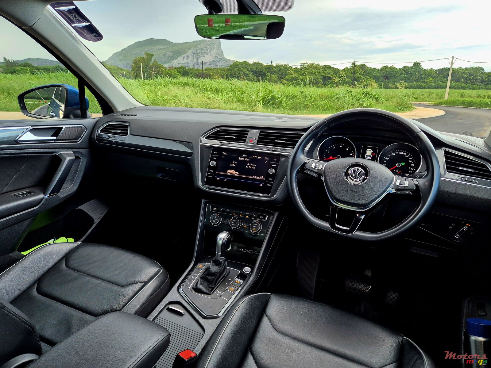 2019' Volkswagen Tiguan photo #5