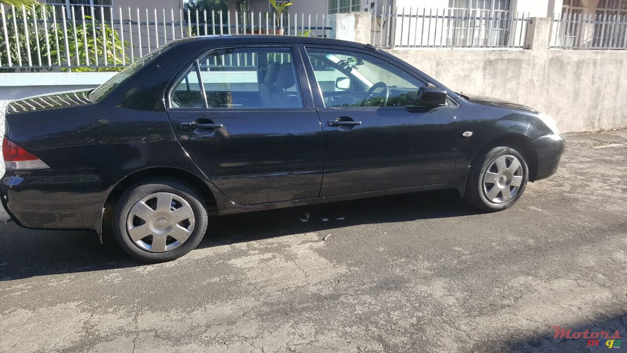 2009' Mitsubishi Lancer glx photo #7