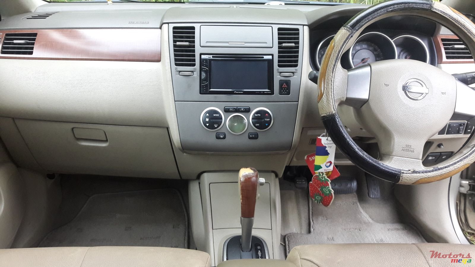 2004' Nissan Tiida photo #3