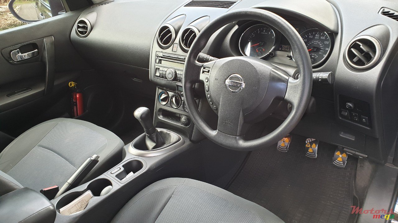 2010' Nissan Qashqai+2 photo #4